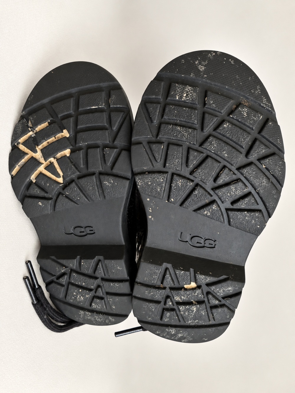 UGG - Picture 6 of 7